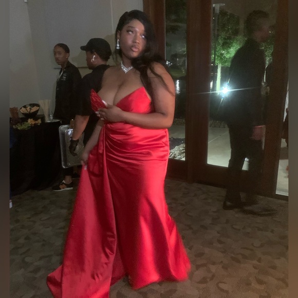 Red Prom dress - Picture 2 of 3